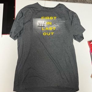 Grey old navy t-shirt